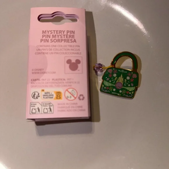 Disney Princess “Ariel” purse enamel mystery pin - Picture 2 of 7